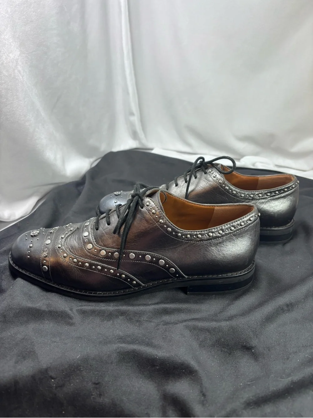 COACH Tegan Oxford Gunmetal Leather Tea Rose Silver Stud Lace Up Shoes M Sz 7.5